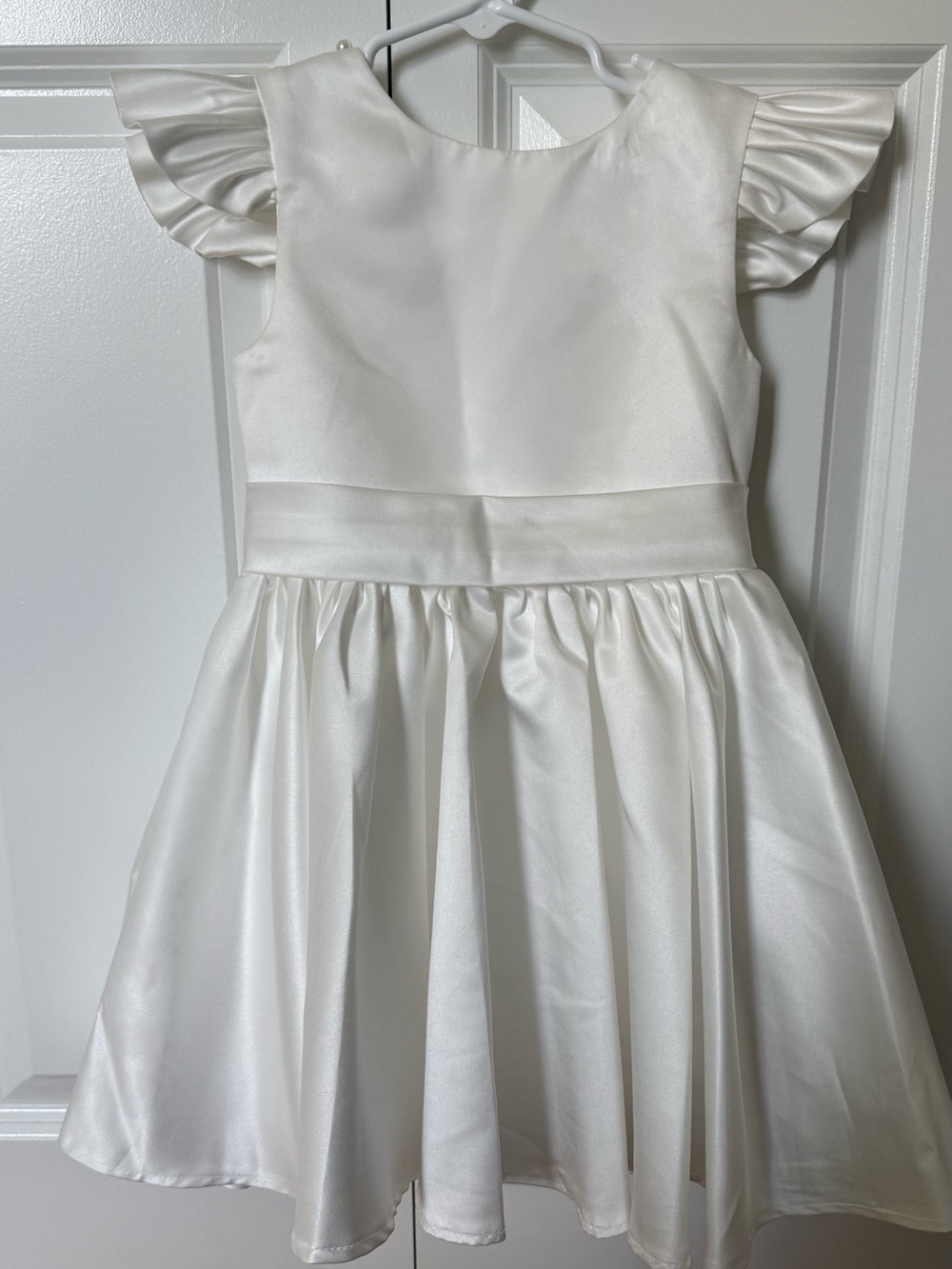 True to size 4T Elegant White Satin Ruffle-Sleeve Kids Dress